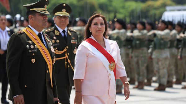 A presidente do Peru, Dina Boluarte, participa de cerimônia do Dia do Exército, em 9 de dezembro de 2022 - Sputnik Brasil