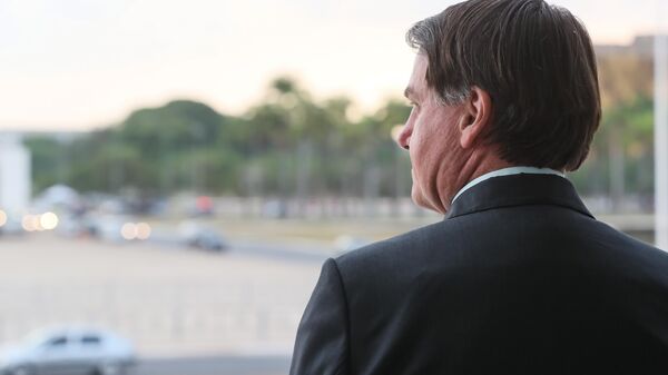 Ex-presidente da República, Jair Bolsonaro cumprimenta populares da Rampa do Palácio do Planalto - Sputnik Brasil