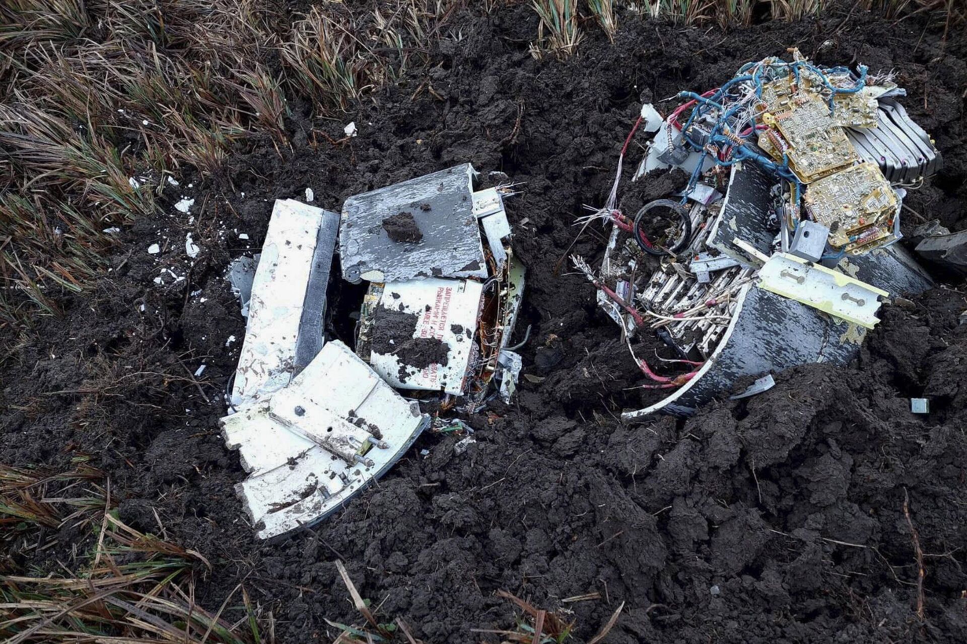 Uma imagem divulgada pelo Ministério do Interior da Moldávia mostra os restos de um míssil em um campo na vila de Larga, norte da Moldávia, 14 de janeiro de 2023 - Sputnik Brasil, 1920, 14.01.2023
