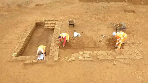 Templo para ritual romano de 4 mil anos é descoberto no Reino Unido - Sputnik Brasil