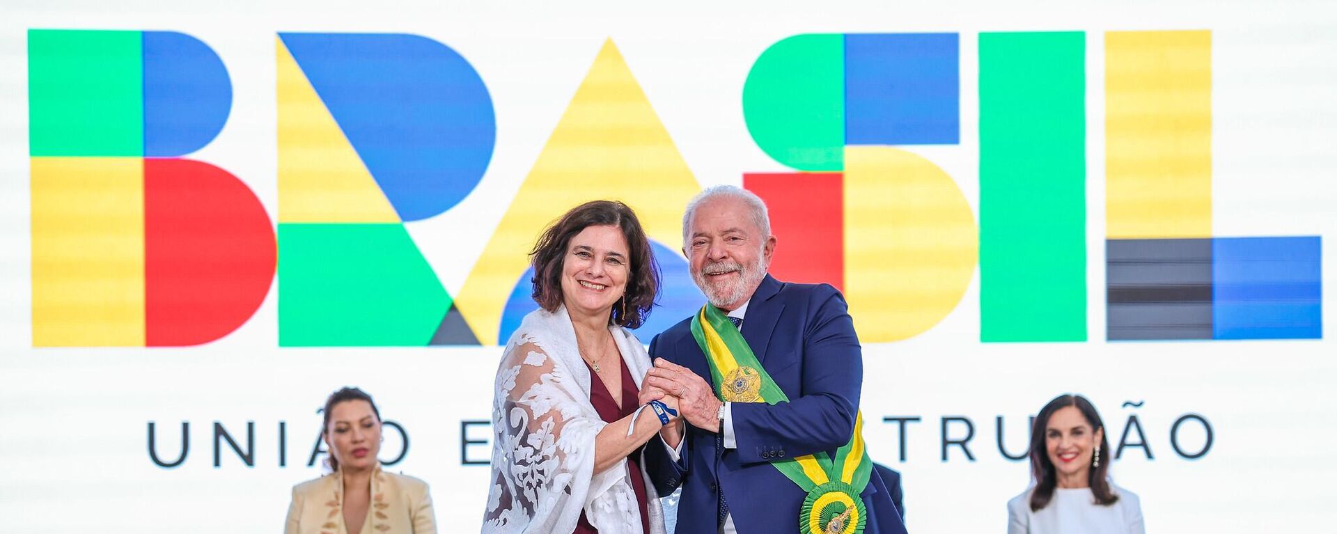 Nísia Trindade toma posse como ministra da Saúde ao lado do presidente Luiz Inácio Lula da Silva (PT). Brasília (DF), 2 de janeiro de 2023 - Sputnik Brasil, 1920, 17.01.2023