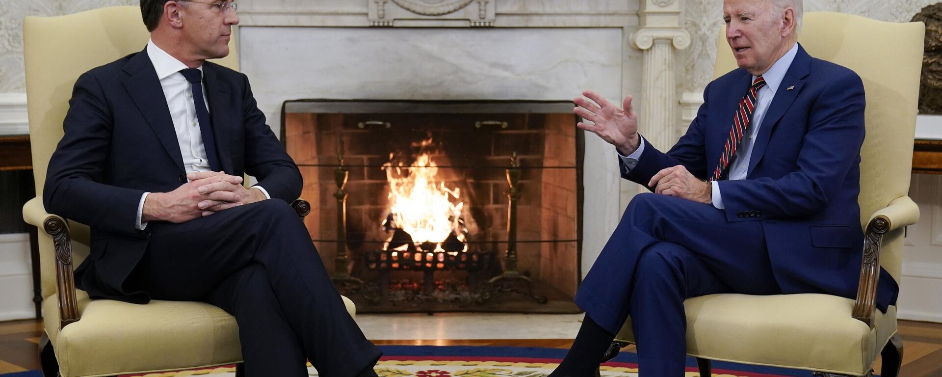 O presidente Joe Biden se encontra com o primeiro-ministro holandês Mark Rutte no Salão Oval da Casa Branca em Washington, 17 de janeiro de 2023 - Sputnik Brasil, 1920, 17.01.2023