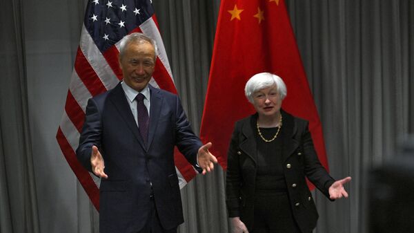 A secretária do Tesouro dos EUA, Janet Yellen, e o vice-primeiro-ministro chinês, Liu He, e suas respectivas delegações aguardam a reunião em Zurique, em 18 de janeiro de 2023 - Sputnik Brasil