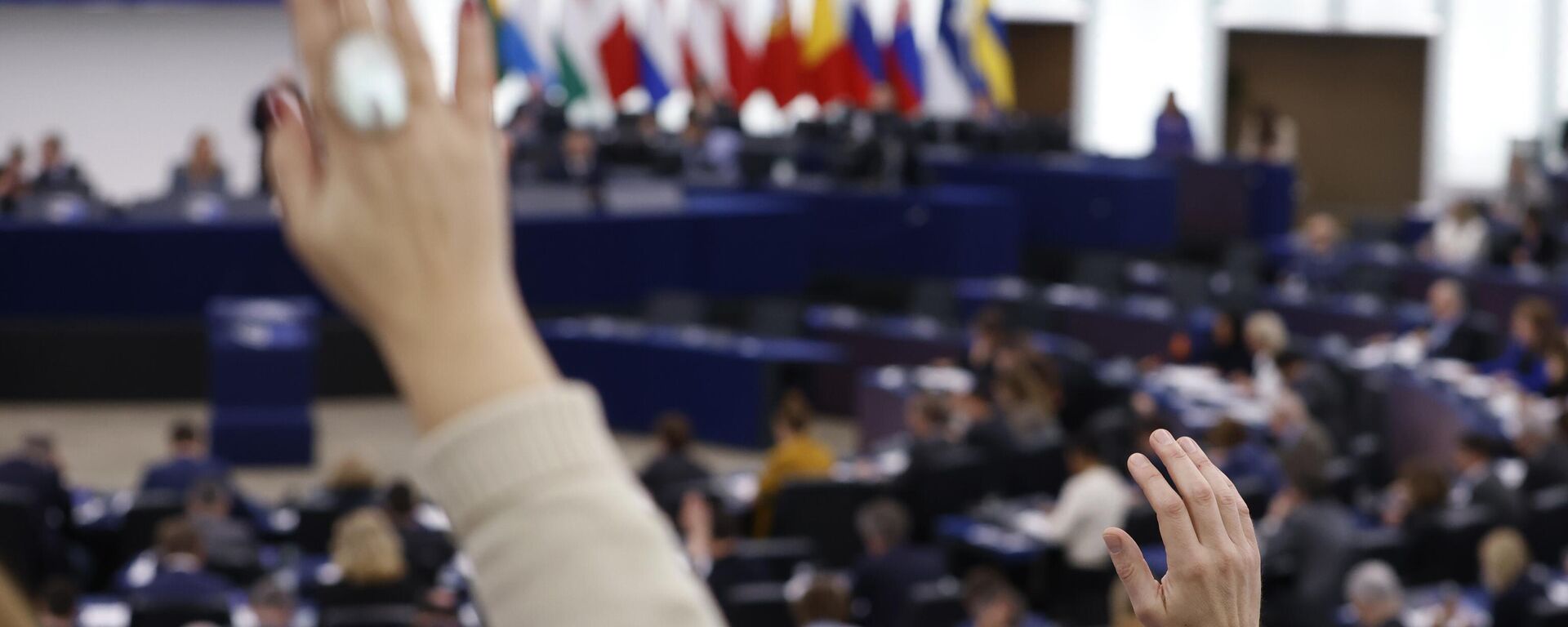 Legisladores europeus votam para eleger um vice-presidente do Parlamento Europeu em Estrasburgo, leste da França, 18 de janeiro de 2023 - Sputnik Brasil, 1920, 18.01.2023