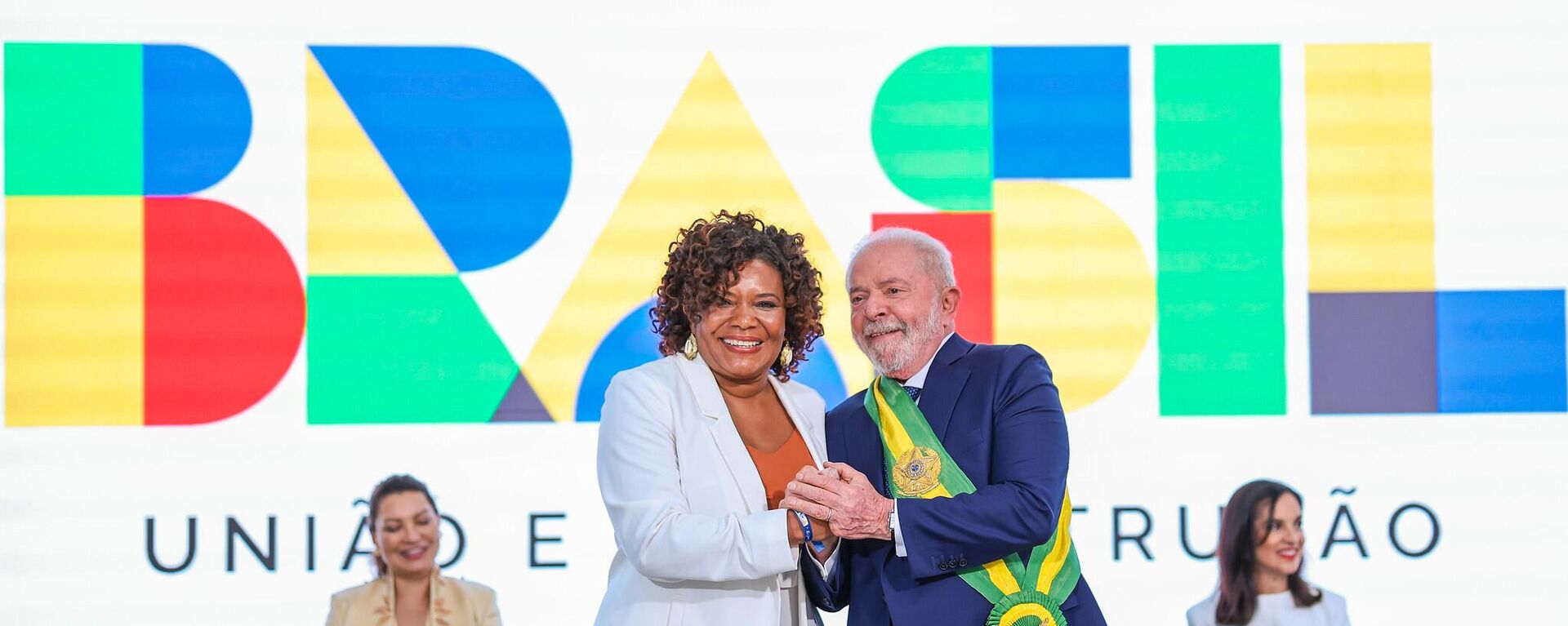 Margareth Menezes toma posse como ministra da Cultura ao lado do presidente Luiz Inácio Lula da Silva (PT). Brasília (DF), 2 de janeiro de 2023 - Sputnik Brasil, 1920, 18.01.2023