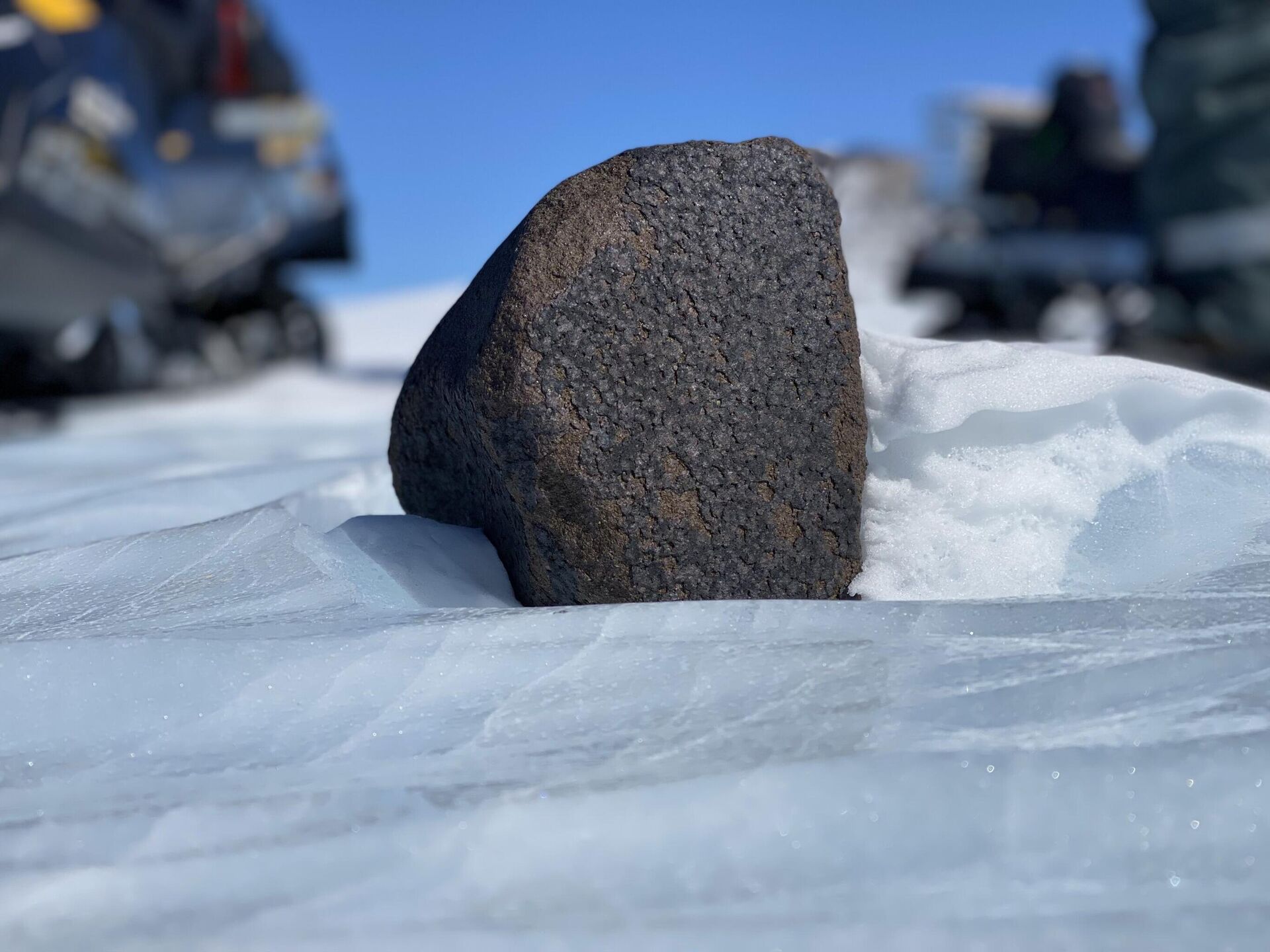Uma pesquisadora do Instituto Federal de Tecnologia ETH Zurich, junto com cientistas da Bélgica e dos EUA, descobriu um meteorito de 7,6 quilos na Antártica - Sputnik Brasil, 1920, 19.01.2023