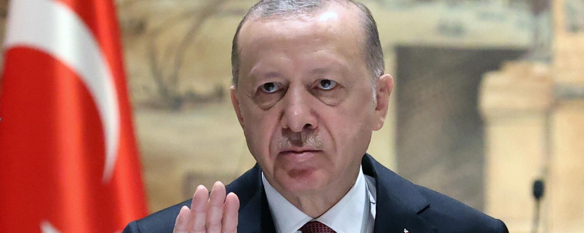 O presidente turco Recep Tayyip Erdogan participa das negociações russo-ucranianas no Palácio Dolmabahçe, em Istambul, Turquia - Sputnik Brasil, 1920, 19.01.2023