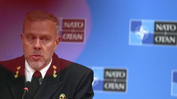 O almirante Rob Bauer, presidente do Comitê Militar da OTAN, durante entrevista coletiva. Bruxelas, 19 de janeiro de 2023 - Sputnik Brasil
