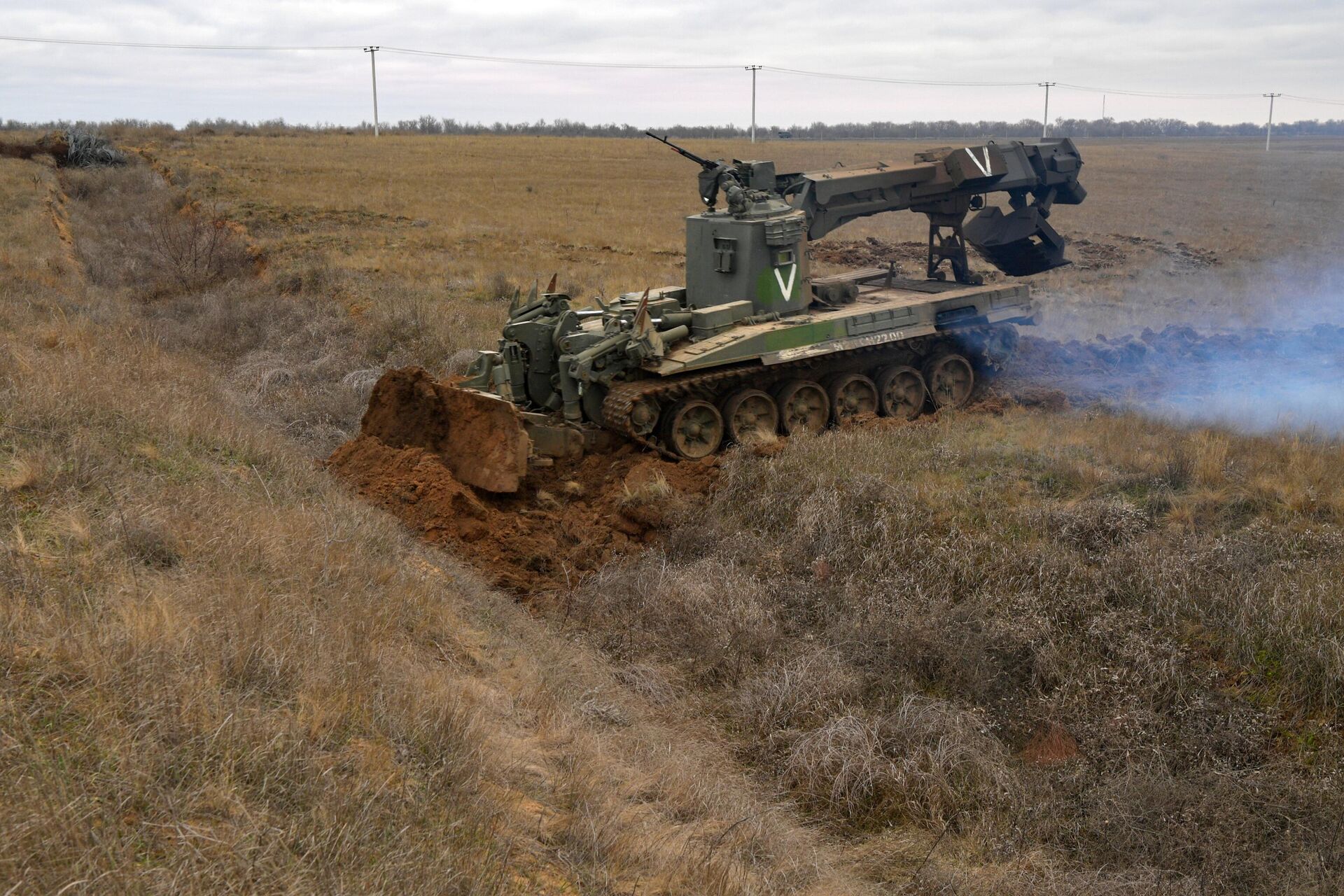Tanque de sapador IMR-3M em ação no sul da operação militar especial da Rússia na Ucrânia, foto publicada em 16 de janeiro de 2023 - Sputnik Brasil, 1920, 21.01.2023