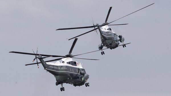Dois helicópteros Sikorsky VH-3D Sea King partem do aeroporto internacional de Miami após uma visita do então presidente norte-americano Barack Obama, em 22 de abril de 2015 - Sputnik Brasil