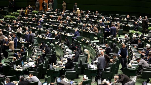 Legisladores do Parlamento do Irã participam de sessão em Teerã, Irã, 22 de janeiro de 2023 - Sputnik Brasil