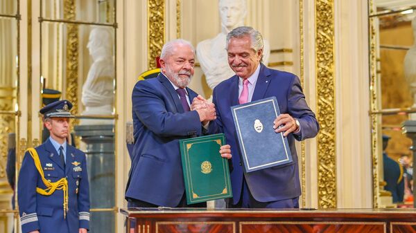 O presidente do Brasil, Luiz Inácio Lula da Silva (à esquerda), em pronunciamento ao lado do presidente da Argentina, Alberto Fernández. Buenos Aires, 23 de janeiro de 2023 - Sputnik Brasil