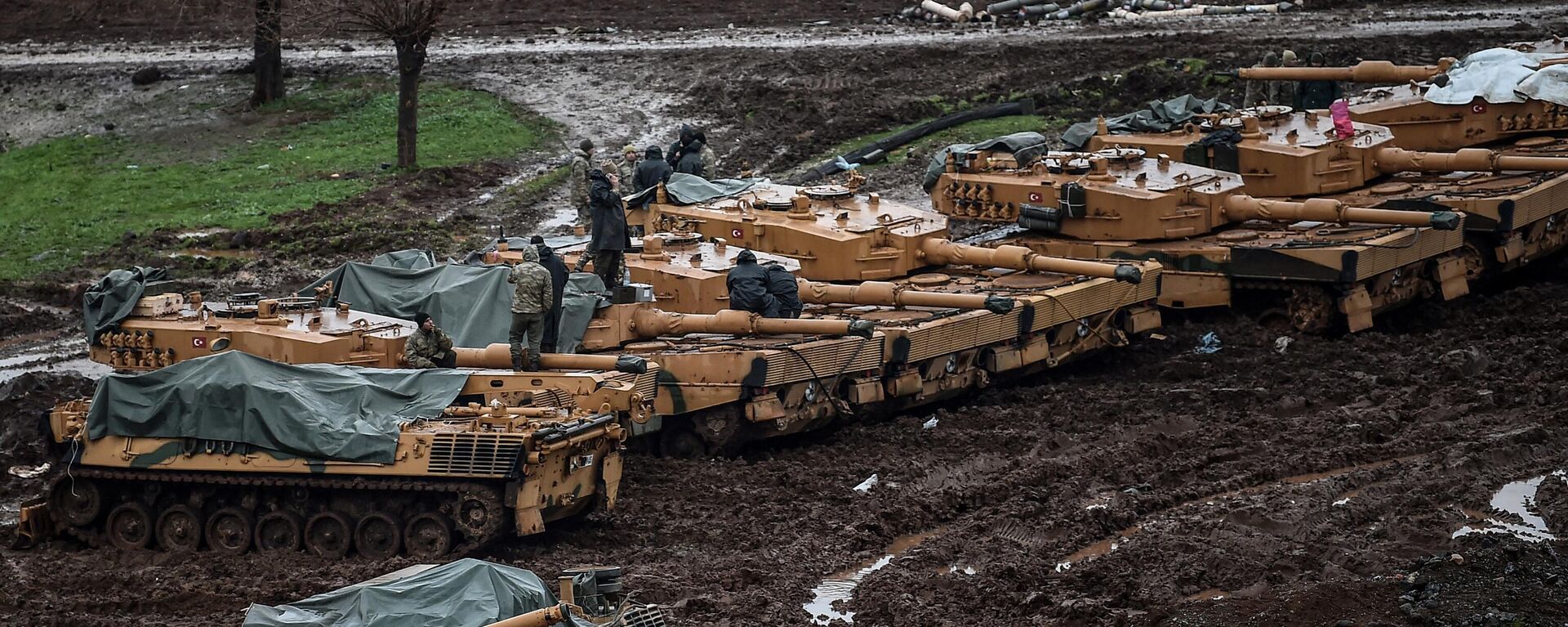 Soldados turcos no topo de seus tanques de batalha Leopard 2A4 de fabricação alemã em 2018 - Sputnik Brasil, 1920, 08.02.2023