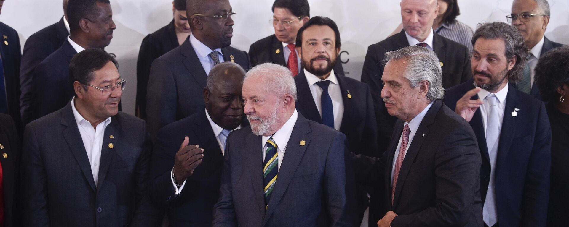 Líderes da América Latina se reúnem durante encontro da Comunidade de Estados Latino-Americanos e Caribenhos (CELAC) em Buenos Aires, na Argentina, em 24 de janeiro de 2023 - Sputnik Brasil, 1920, 15.02.2023