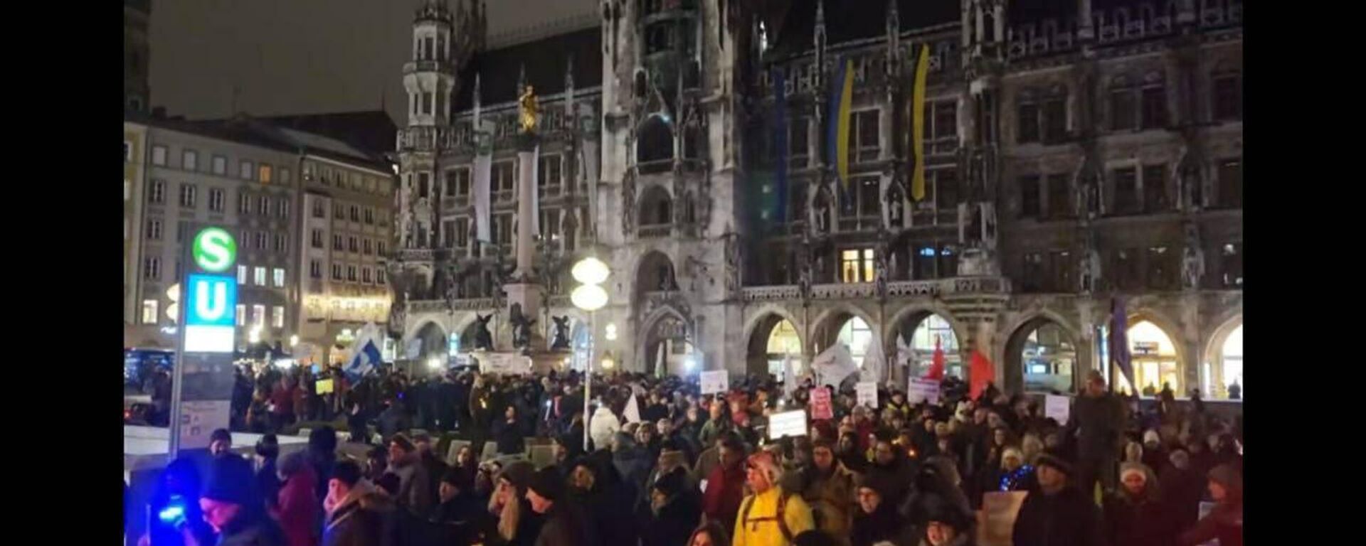 Manifestantes protestam contra envio de tanques à Ucrânia na cidade de Munique, na Alemanha, em 25 de janeiro de 2022 - Sputnik Brasil, 1920, 25.01.2023