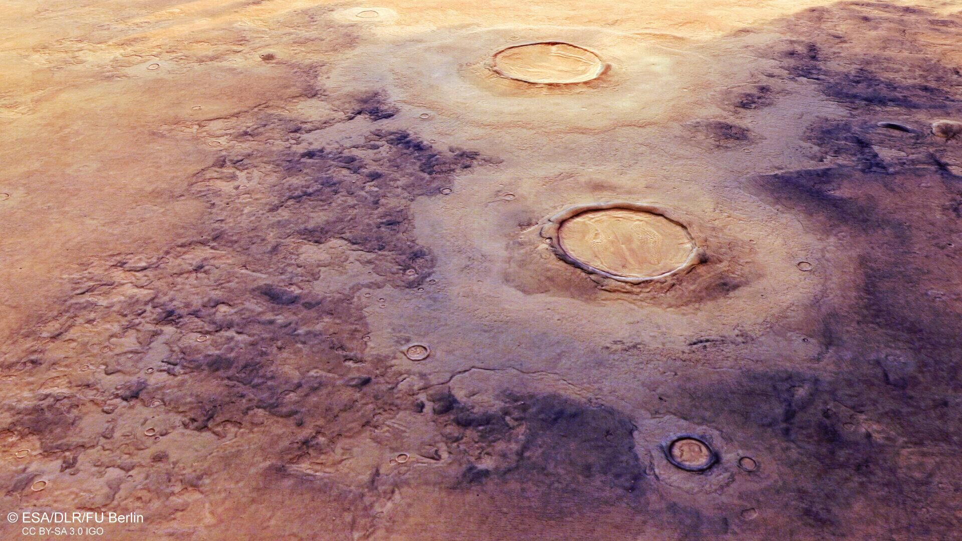 Vista em perspectiva oblíqua da Utopia Planitia em Marte - Sputnik Brasil, 1920, 31.01.2023