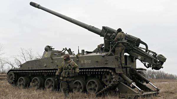 Sistema de artilharia autopropulsado russo Giatsint-S na área de Svatovo - Sputnik Brasil