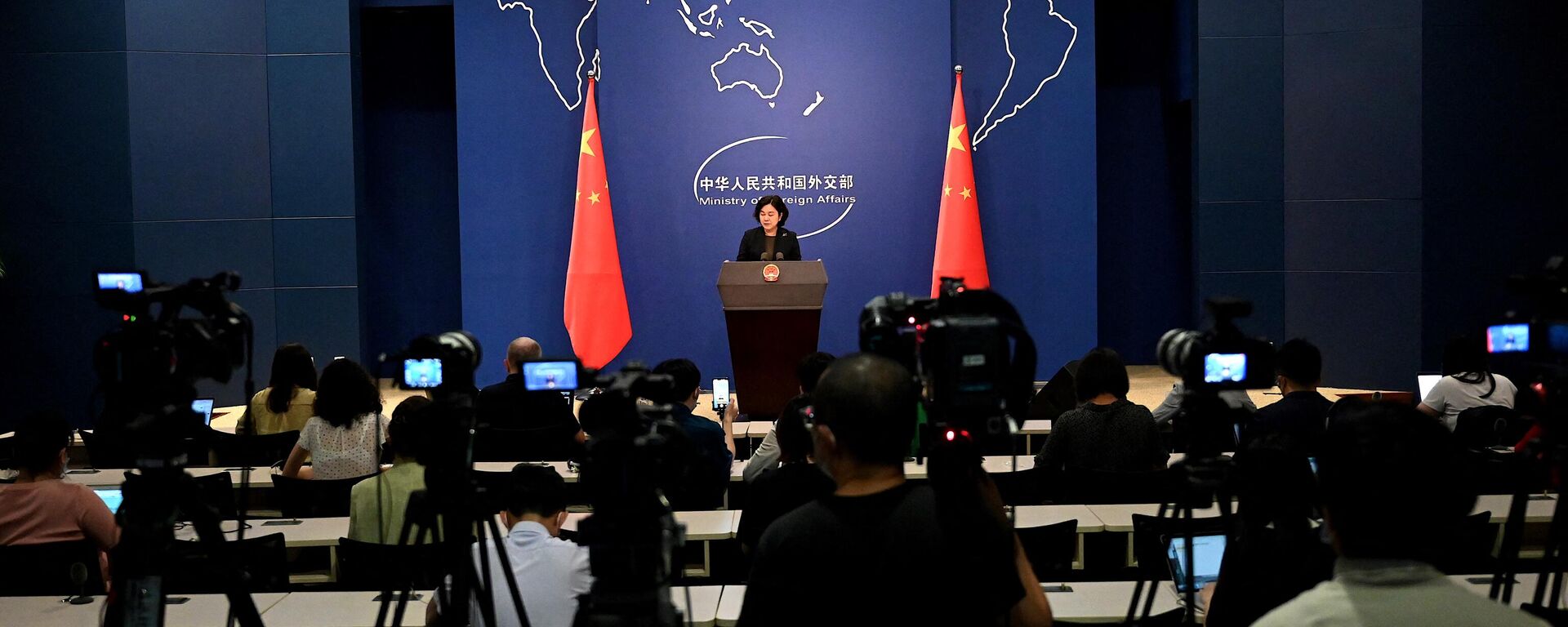 A Ministra Adjunto das Relações Exteriores Hua Chunying fala durante uma coletiva de imprensa no Ministério das Relações Exteriores em Pequim (foto de arquivo) - Sputnik Brasil, 1920, 31.01.2023