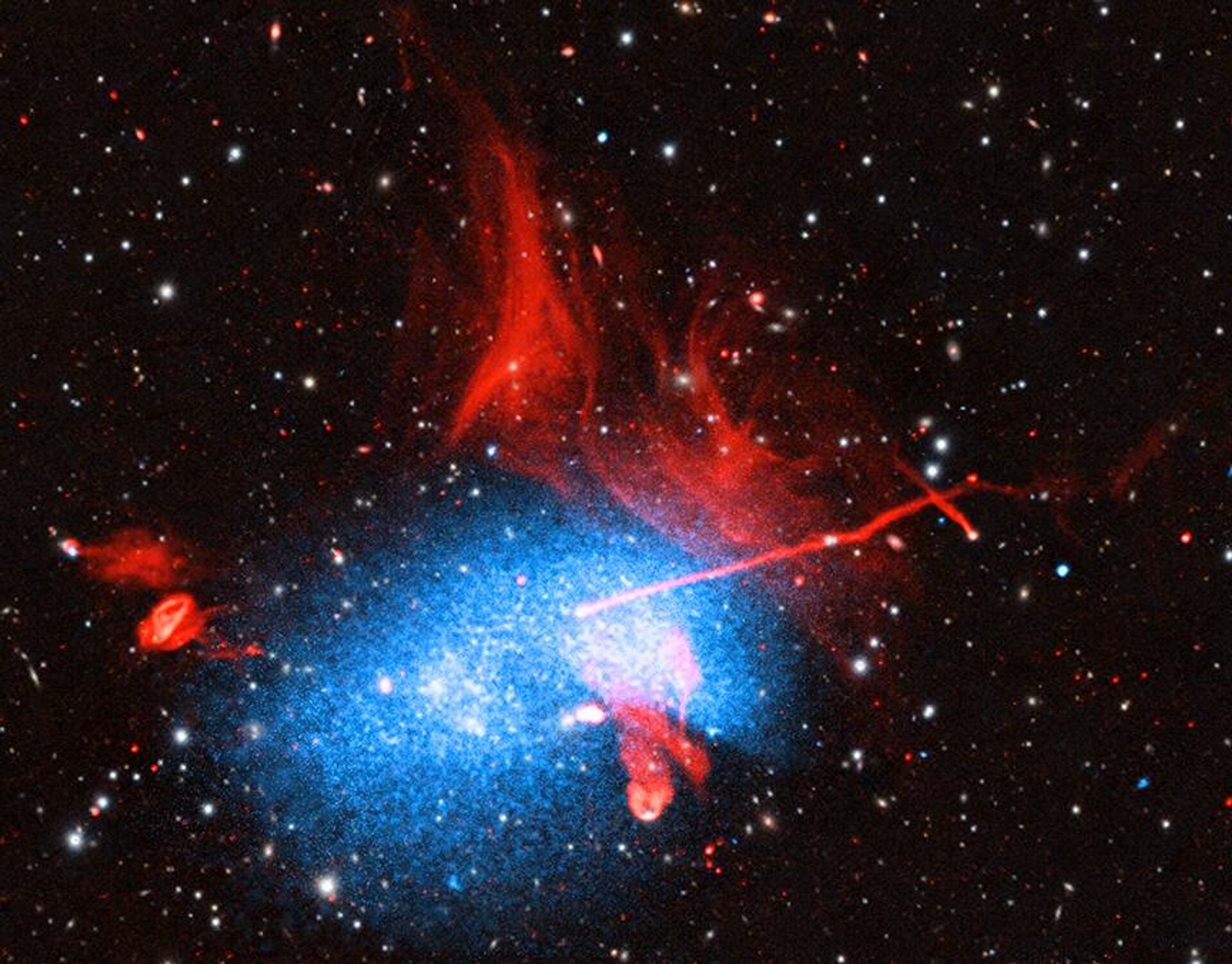 O aglomerado de galáxias gigante que está sendo formado a partir desta colisão é o Abell 2256, localizado a 780 milhões de anos-luz da Terra - Sputnik Brasil, 1920, 01.02.2023