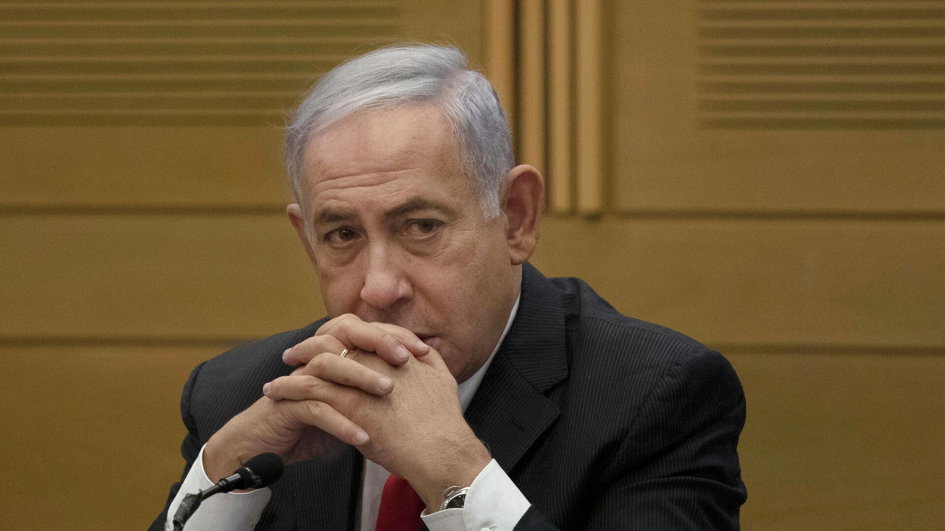 O então ex-primeiro-ministro israelense Benjamin Netanyahu durante conversa com membros de oposição do partido de direita, no Knesset, Parlamento de Israel. Jerusalém, 14 de junho de 2021 - Sputnik Brasil, 1920, 14.11.2023
