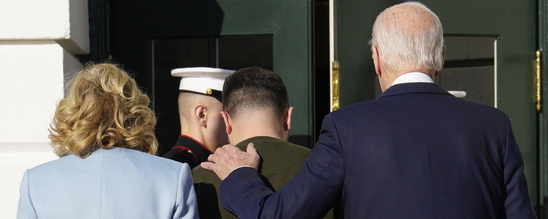 O presidente dos EUA, Joe Biden (à direita), recebe o líder do regime ucraniano, Vladimir Zelensky, na Casa Branca. Washington, 21 de dezembro de 2022 - Sputnik Brasil, 1920, 06.11.2023