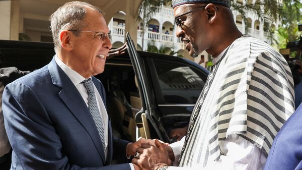 Ministro das Relações Exteriores da Rússia Sergei Lavrov (à esquerda) e Ministro das Relações Exteriores do Mali Abdoulaye Diop em reunião em Bamako - Sputnik Brasil