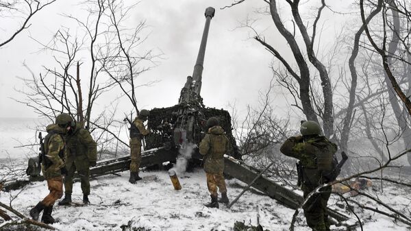 Artilharia russa abre fogo com obuseiro Msta-B contra posições ucranianas  - Sputnik Brasil