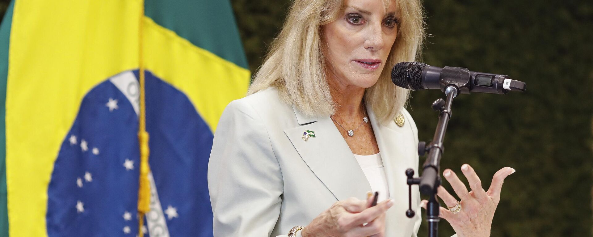 Embaixadora dos EUA no Brasil, Elizabeth Frawley Bagley, fala durante coletiva de imprensa na Embaixada dos EUA em Brasília, em 15 de fevereiro de 2023 - Sputnik Brasil, 1920, 15.02.2023