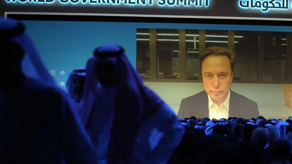 Elon Musk fala virtualmente durante a Cúpula Mundial de Governo em Dubai, Emirados Árabes Unidos, 15 de fevereiro de 2023 - Sputnik Brasil