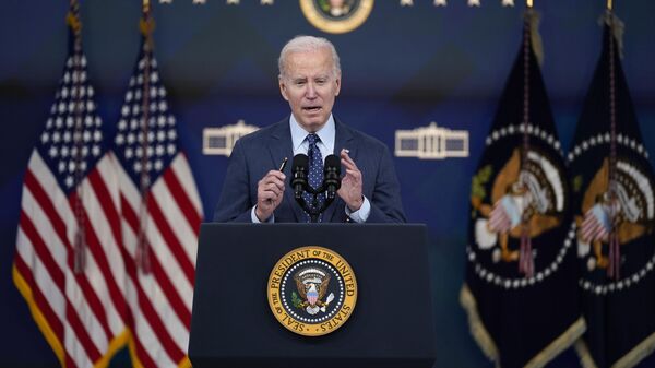 O presidente Joe Biden fala sobre o balão de vigilância chinês e outros objetos não identificados derrubados pelos militares dos EUA, 16 de fevereiro de 2023 em Washington - Sputnik Brasil