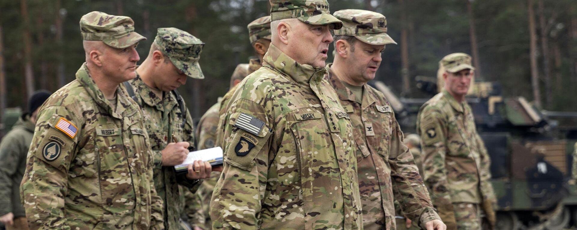 Mark Milley, general e chefe do Estado-Maior Conjunto dos EUA, fala com líderes militares americanos responsáveis por treinamento de soldados ucranianos na Área de Treinamento Grafenwoehr, Alemanha, 16 de janeiro de 2023 - Sputnik Brasil, 1920, 03.03.2023