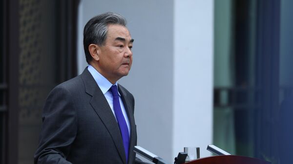 Ministro das Relações Exteriores da China, Wang Yi, fala com a mídia - Sputnik Brasil