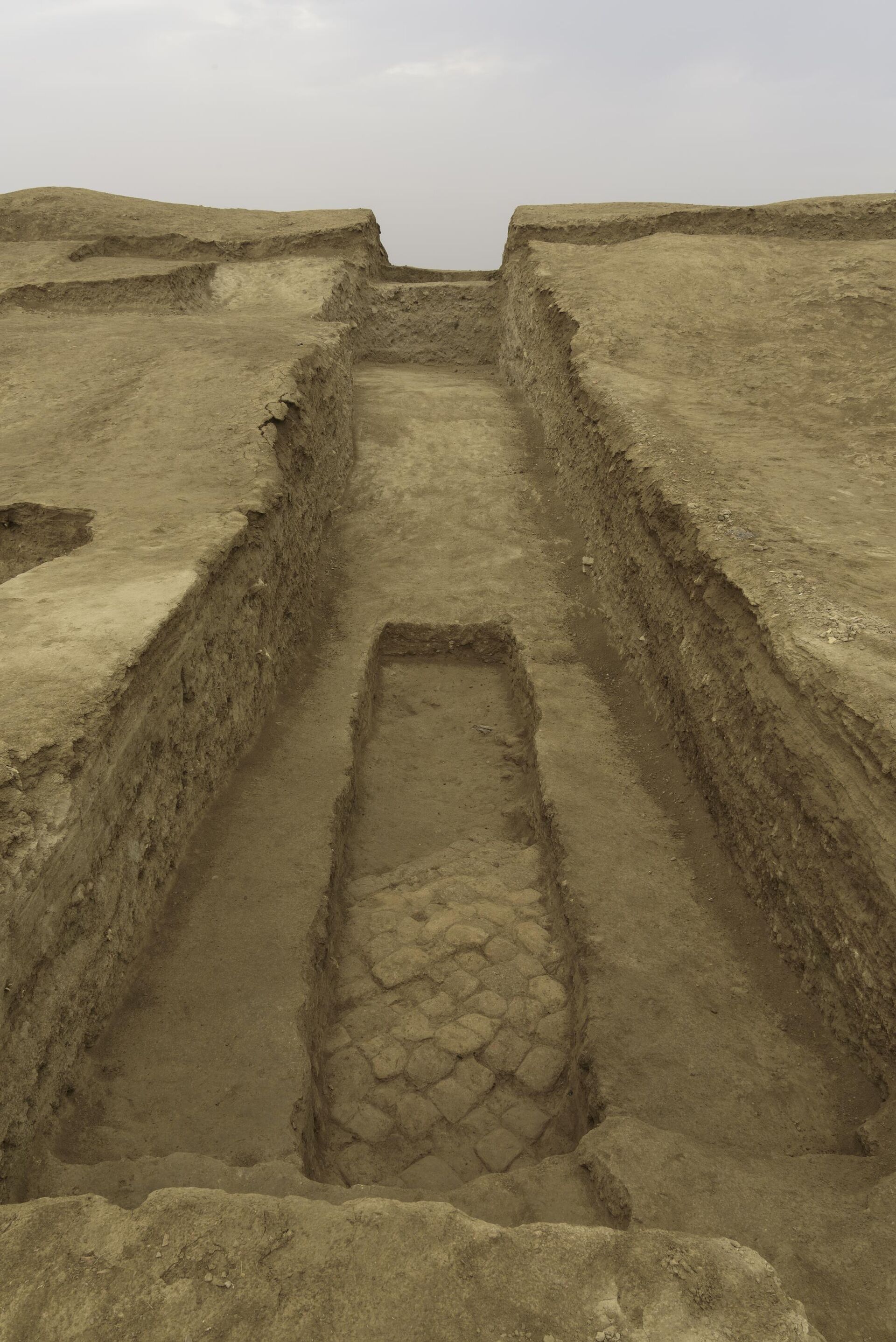 Uma equipe de arqueólogos encontrou os restos de um palácio de 4.500 anos, bem como um lendário templo sumério, no sul do Iraque - Sputnik Brasil, 1920, 19.02.2023
