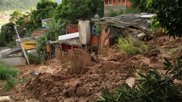 Rastro da destruição causada pelas fortes chuvas no bairro Itatinga, na região central de São Sebastião (SP), em 20 de fevereiro de 2023 - Sputnik Brasil