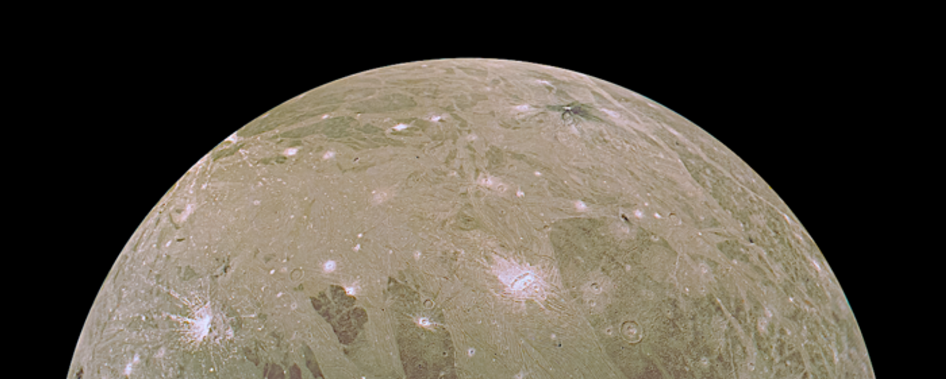 Este satélite mostra as veias brancas ao longo da superfície da Ganímedes, maior lua de Júpiter. A descoberta dos novos tipos de gelo salgados pode explicar os materiais nestas veias e fornecer pistas sobre a composição desta lua - Sputnik Brasil, 1920, 12.04.2023
