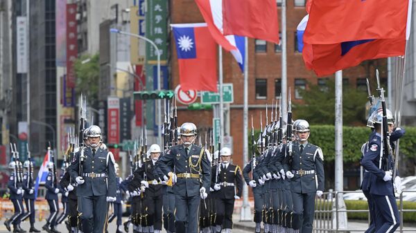 Guardas de honra participam de cerimônia em Taipé, Taiwan, 16 de fevereiro de 2023 - Sputnik Brasil