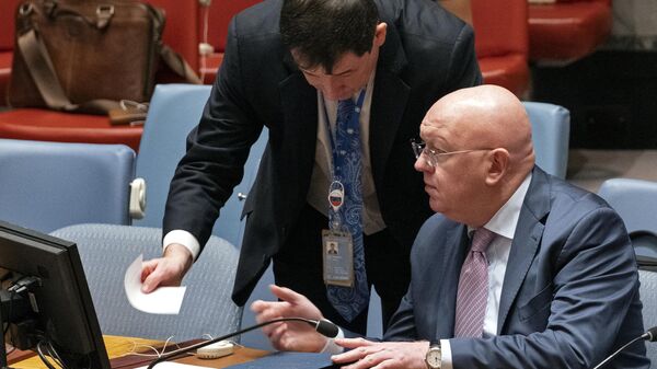 Embaixador da Rússia nas Nações Unidas, Vasily Nebenzya (sentado), na sede das Nações Unidas, em Nova York. EUA, 31 de outubro de 2022 - Sputnik Brasil