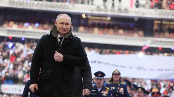 Vladimir Putin, presidente russo, dá discurso em comício-concerto no Estádio Luzhniki, Moscou, Rússia, 22 de fevereiro de 2023 - Sputnik Brasil
