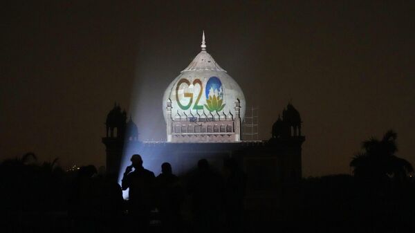 Logotipo do G20 projetado na tumba de Safdarjung, em Nova Deli, para marcar a presidência do G20 na Índia, em 1º de dezembro de 2022 - Sputnik Brasil