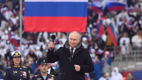 O presidente russo, Vladimir Putin, fala em comício em um estádio de Moscou, em 23 de fevereiro de 2023 - Sputnik Brasil