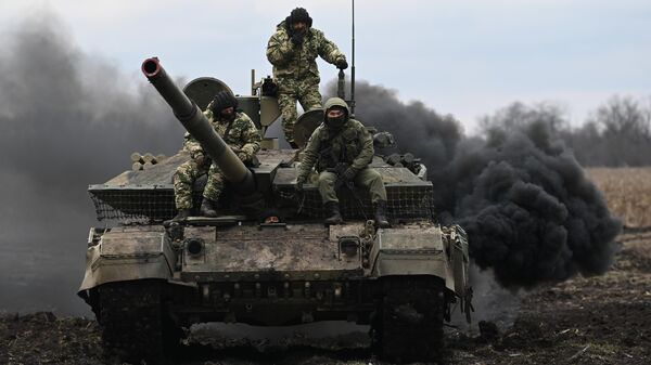 Artilharia russa durante operação especial na Ucrânia - Sputnik Brasil
