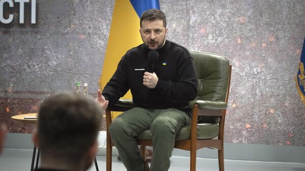 O presidente ucraniano Vladimir Zelensky fala durante sua coletiva de imprensa por ocasião do aniversário de um ano da guerra Rússia-Ucrânia em Kiev, Ucrânia, 24 de fevereiro de 2023 - Sputnik Brasil