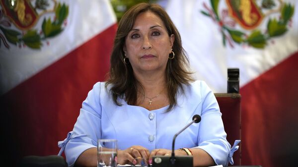 Presidente peruana, Dina Boluarte dá entrevista coletiva no Palácio do Governo, em Lima, em 10 de fevereiro de 2023 - Sputnik Brasil