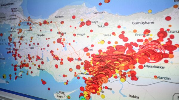 Mapa que mostra áreas da Turquia afetadas pelos mais recentes terremotos, exibido no Centro Regional de Monitoramento de Terremoto-Tsunami do Observatório Kandilli, Istambul, Turquia, 23 de fevereiro de 2023 - Sputnik Brasil