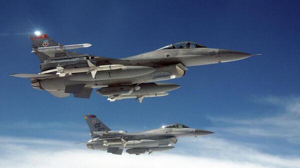 Um par de F-16 Fighting Falcons da Força Aérea dos EUA - Sputnik Brasil
