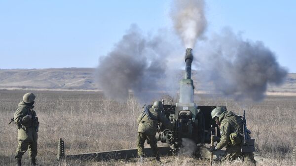 Artilheiros das Forças Armadas da Rússia atingem posições ucranianas com obuseiro D-30 no setor sul da operação militar especial  - Sputnik Brasil