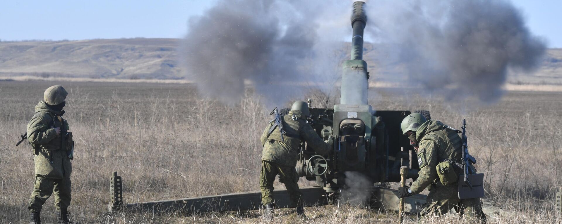 Artilheiros das Forças Armadas da Rússia atingem posições ucranianas com obuseiro D-30 no setor sul da operação militar especial  - Sputnik Brasil, 1920, 03.03.2023