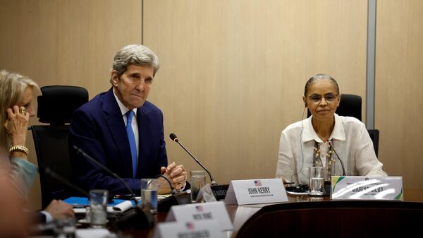 A ministra do Meio Ambiente, Marina Silva, durante reunião e declaração à imprensa com o enviado especial para o clima do governo americano, John Kerry, na sede do ministério, em Brasília, 28 de fevereiro de 2023 - Sputnik Brasil