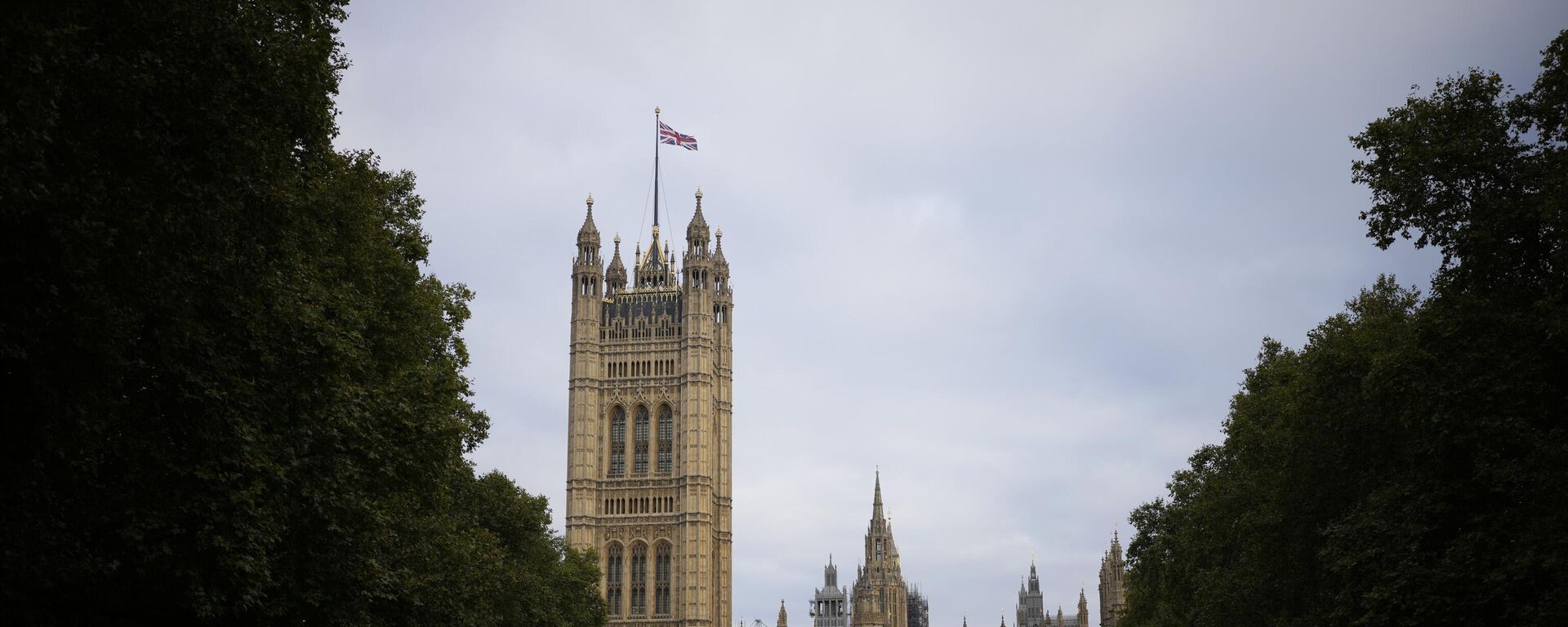 Bandeira britânica hasteada no topo da torre Victoria, no Parlamento em Londres, em 14 de outubro de 2021. - Sputnik Brasil, 1920, 06.03.2023