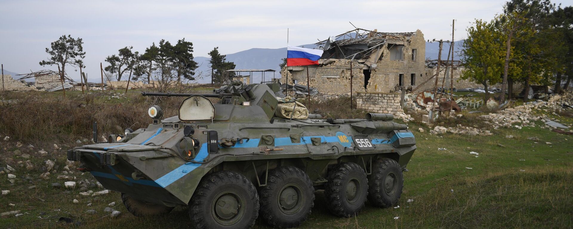 Divisão de contingente da paz russo em veículo blindado de transporte de pessoal BTR-80, em Nagorno-Karabakh, foto publicada em 10 de novembro de 2021 - Sputnik Brasil, 1920, 21.09.2023